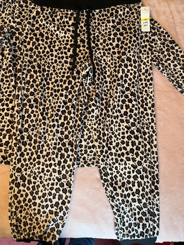 Leopard Print Fleece Jogger Pajama Set Size Medium - Picture 4 of 5