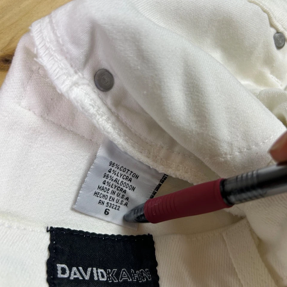Pantalones de mezclilla ajustados de tiro alto blancos para mujer David Kahn Foto 4 de 4