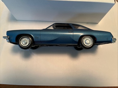 1974 Oldsmobile Cutlass Plastic Promo Model By Johan 1/25 Scale With Box Blue - Picture 4 of 16