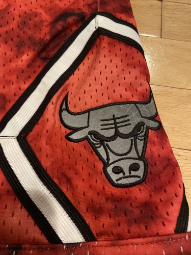 Mitchell & Ness Chicago Bulls Galaxy Swingman Shorts Men's Size M Red 1997 NWT - Picture 2 of 9