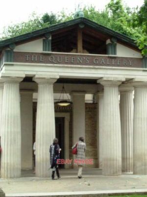 PHOTO  THE QUEEN'S GALLERY SW1 OPENED IN 1962 THIS IS WHERE HM SHOWS SOME OF HER
