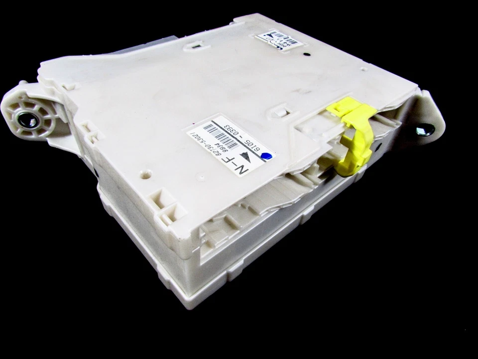 Centralina Lexus IS II XE2 rete di bordo interno portafusibili destra - Immagine 2 di 4