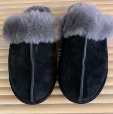 UGG WOMANS Scuffette ii BLACK SUEDE SLIPPERS SIZE 6 NEW WITHOUT TAGS Sheepskin