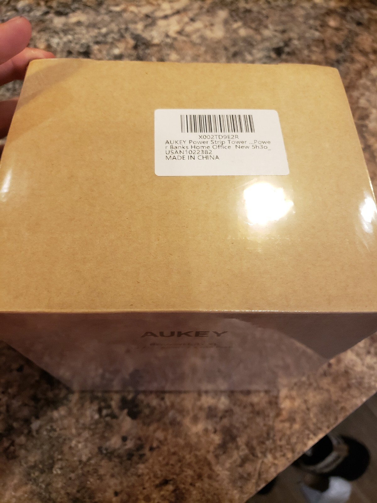 AUKEY powerhub XL 12 AC outlets 5 USB ports NEW