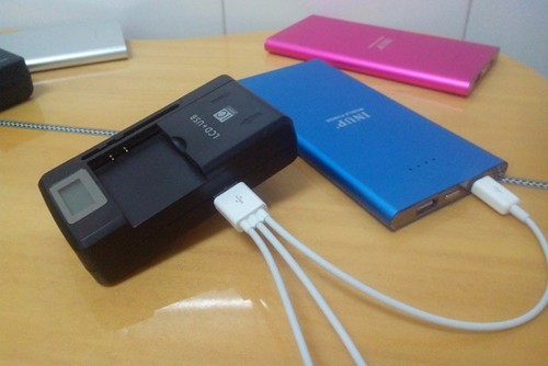 Universal Charging Cradle with LCD Display USB Charging Port for Mobile Phones - Picture 3 of 3