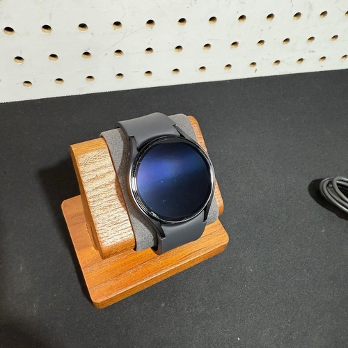 Samsung Galaxy Watch 6 SM-R935U GPS LTE 40mm Aluminum Case - Black - Photo 2 sur 12