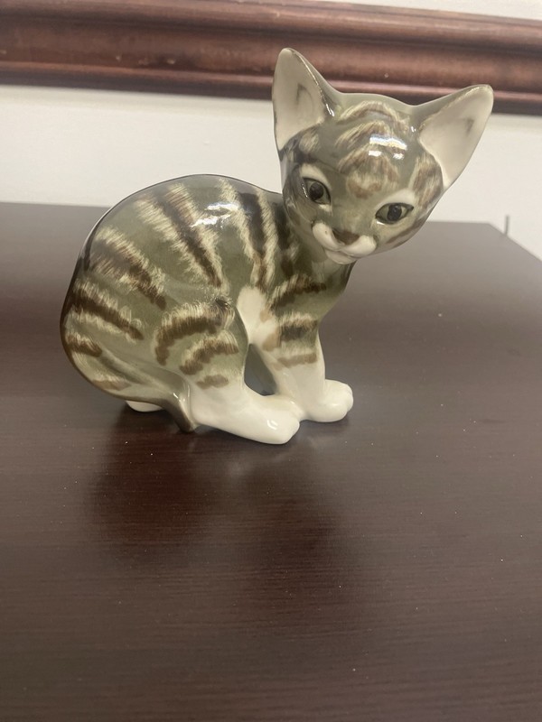 Vintage LOMONOSOV IMPERIAL PORCELAIN FIGURINE CAT GRAY KITTEN