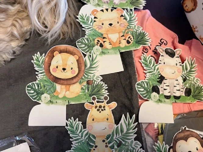 Conjunto enorme decoraciones temáticas baby shower jungla nuevo: pancarta, platos, tazas, servilletas Foto 3 de 4