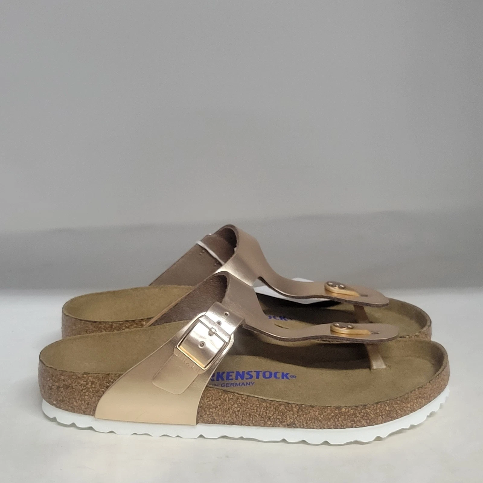 Birkenstock Gizeh BS Metallic Copper Womens Size 7 Regular Fit
Opens in a new window or tab