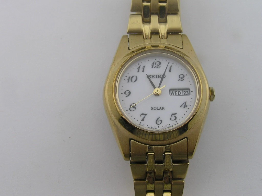 Vintage Seiko Solar Ladies Watch Day/Date w/ Band Gold Tone V138-0AA0