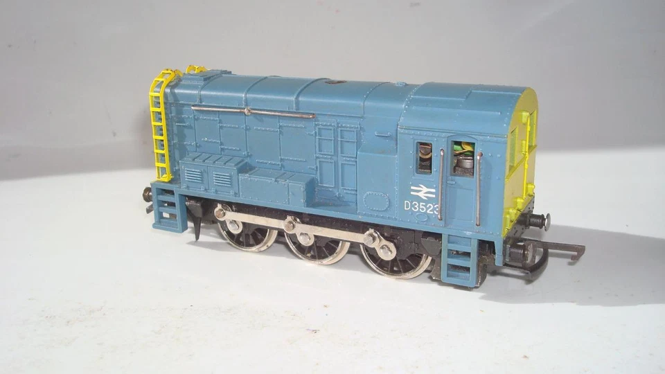 WRENN W2232 B.R.BLUE 0-6-0 SHUNTER D3523 RARE ONLY 86 MADE IN MINT CONDITION - Image 2 of 4