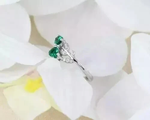 Alianza de boda para mujer de oro blanco de 14K sólido esmeralda verde natural corte pera de 2,90 quilates Foto 2 de 4