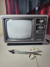 13" Panasonic Color Pilot CRT TV CT228 Wood Grain Television Woodgrain Flip Knob