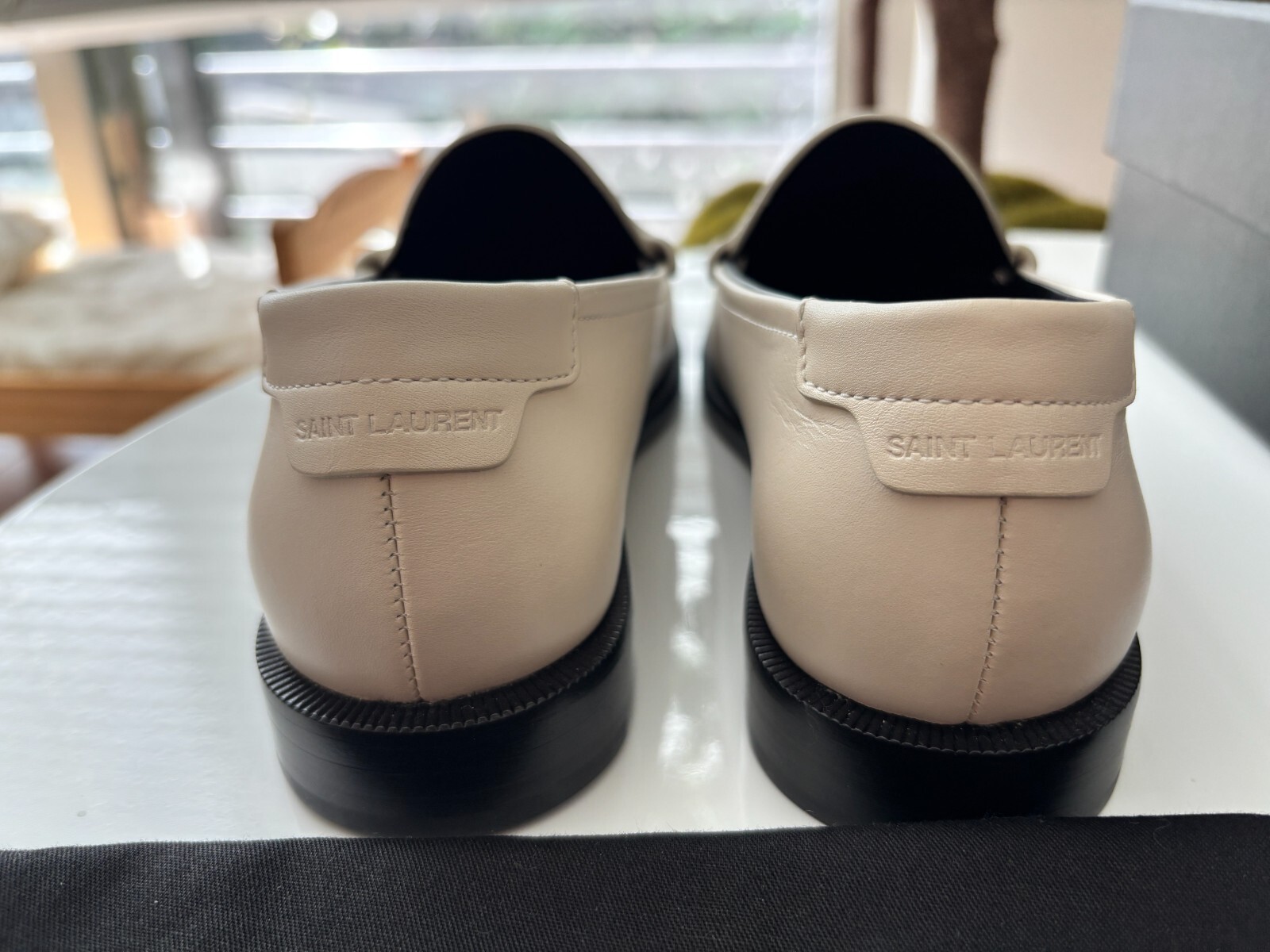 Mocassini Saint Laurent Le Mocassini in pelle bianchi usati in ottime condizioni EU 37