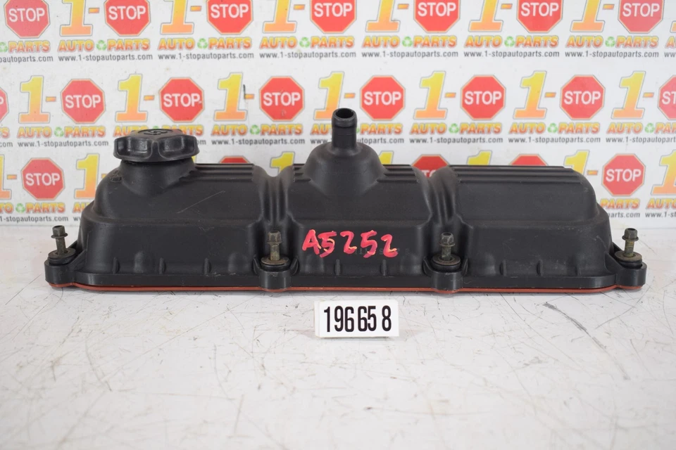 Dodge Grand Caravan 2004-2010 cubierta de válvula de motor lado izquierdo 4648980ab OEM Foto 3 de 4