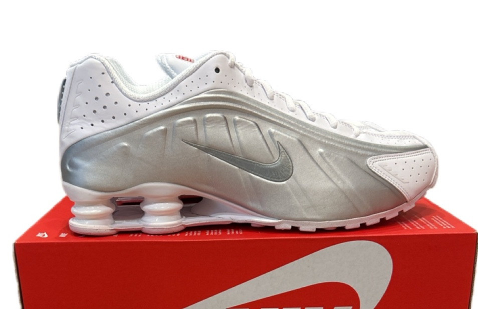 [Nike] SHOX R4 M HQ1988-101 ★追跡あり/ SILVER&WHITE Nike Shox R4 White Metallic Silver Shoes HQ1988-101 Retro