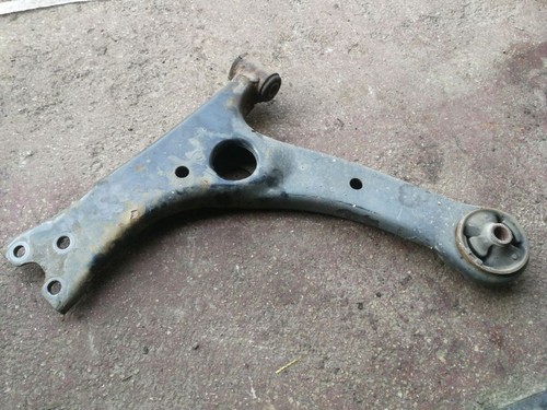 Toyota Corolla Verso AR10 2007 Links Querlenker Achsschenkel vorne AMD22560