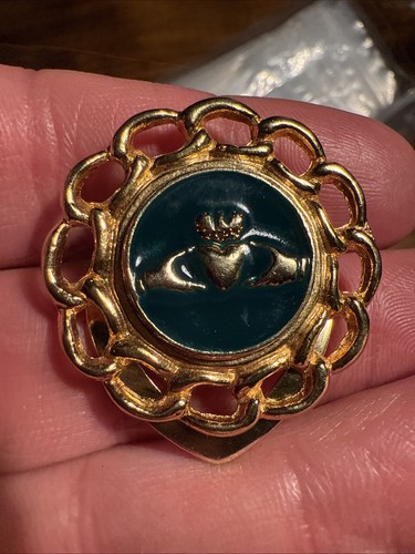IRLANDA, Irlandese CLADDAGH SCIARPA CLIP Amore Amicizia Lealtà Cuore Mani Corona - Foto 2 di 14