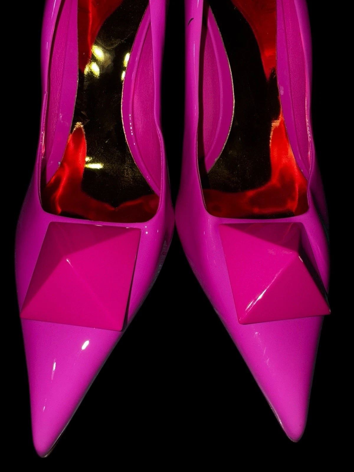 Décolleté Valentino Garavani One Stud in pelle verniciata EUR 37 5 US taglia 7 5