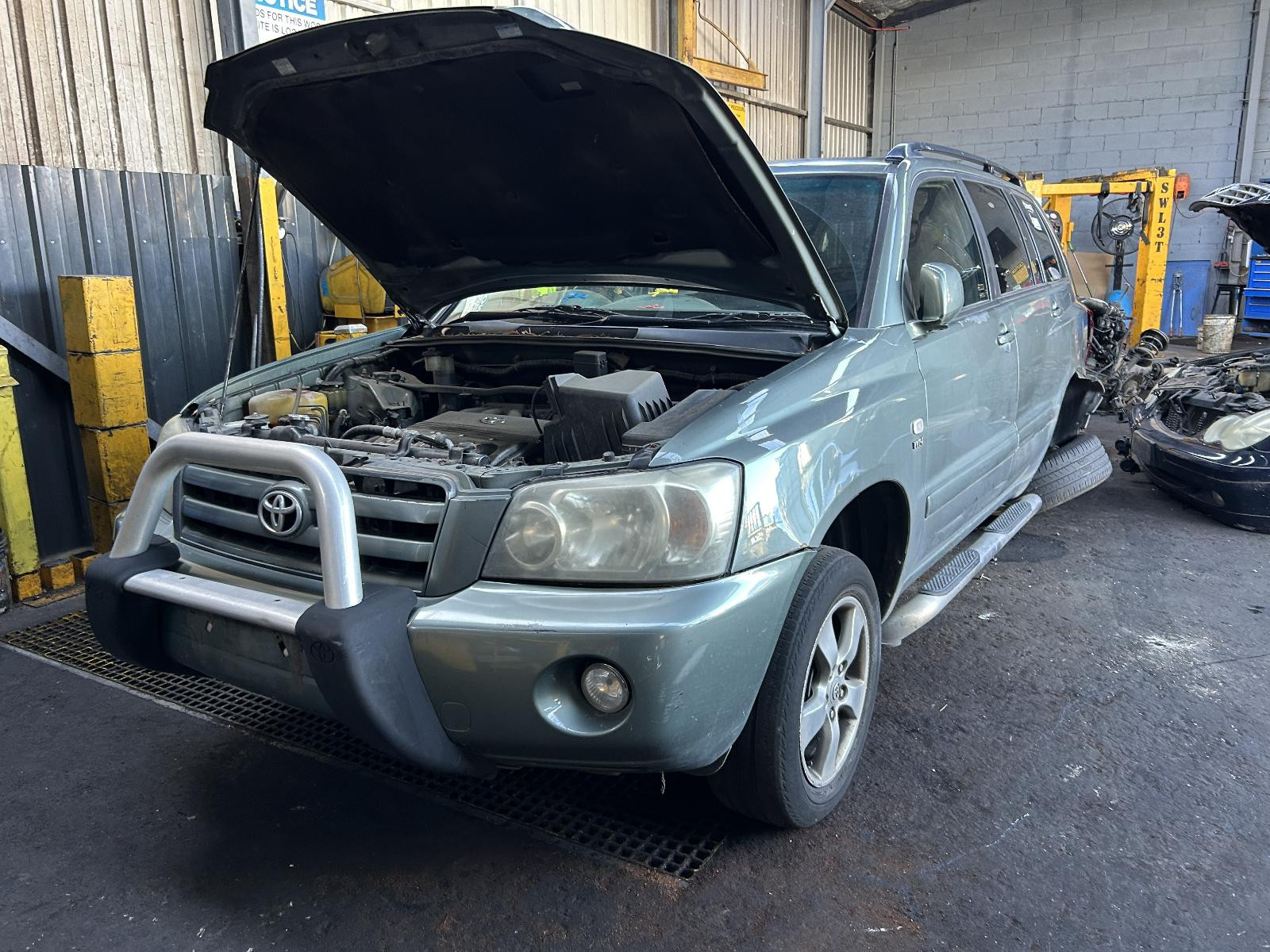 Toyota Kluger Left Front Door Shell MCU28 01/2001-04/2007 - thumbnail 4