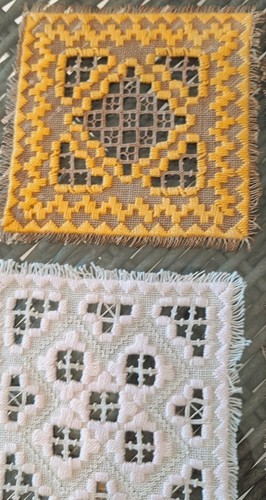 Hardanger Tischdeckchen Handarbeit 12 St: Gr: 10x10 cm - Bild 5 von 8