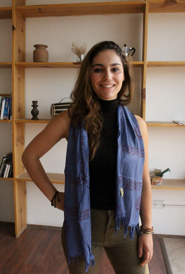 Bufandas de algodón de alta calidad de oración estampadas Om pequeñas Foto 4 de 4