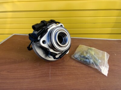 2002-2005  Ford / Mercury Wheel Bearing And Hub Assembly G2MZ-1104-AE NEW OEM