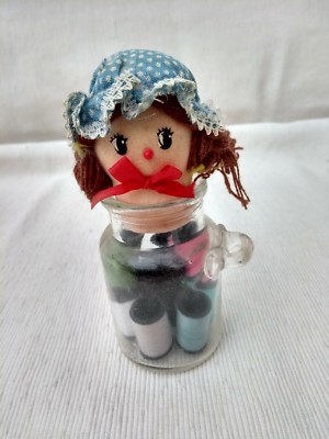 Vintage Nadelkissen Halb / Kopf Puppe + Glas + kleine Fadenrollen