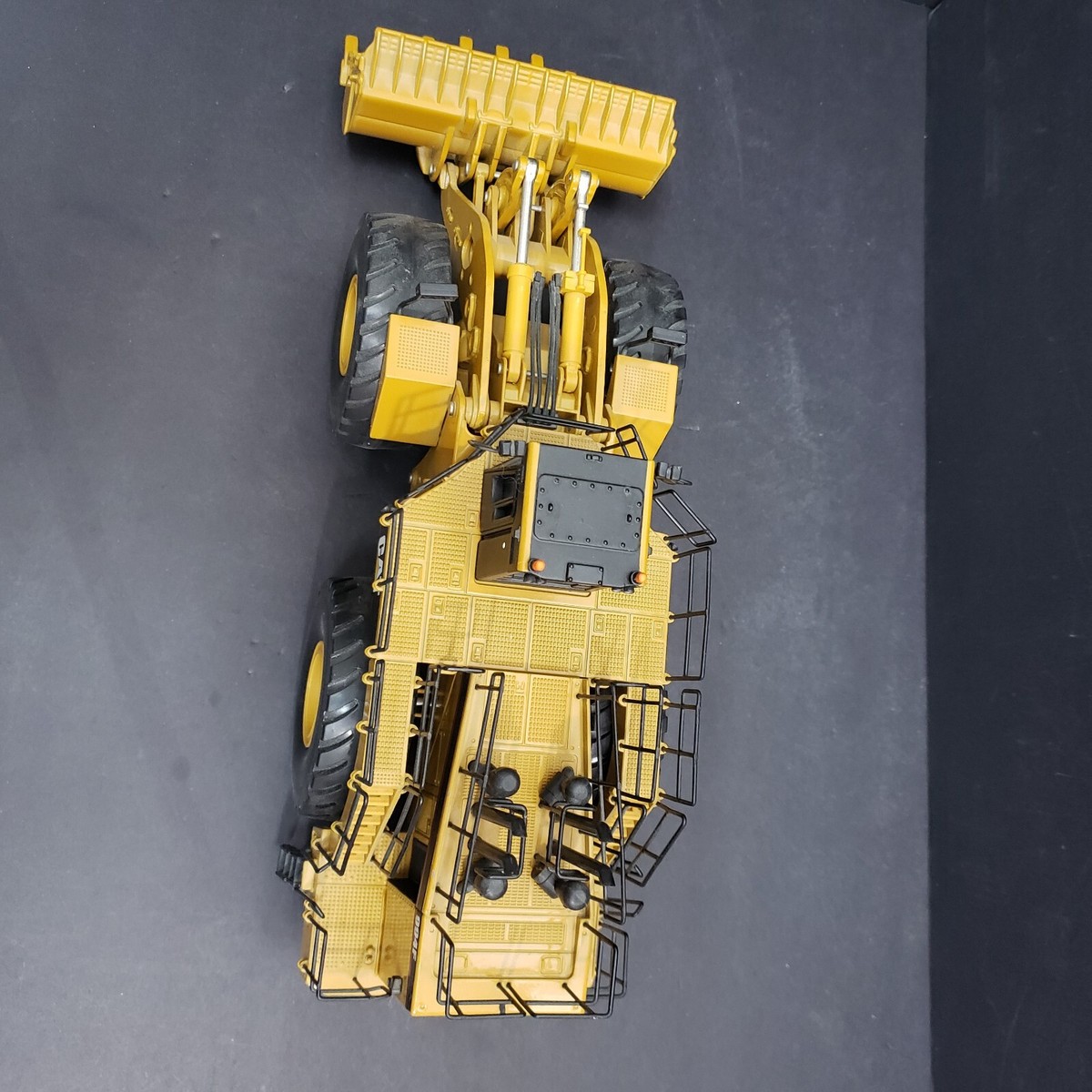 Norscot Cat 994F Wheel Loader: Model 55161 - 1:50 Scale Near Norscot Cat 994F Wheel Loader: Model 55161 - 1:50 Scale Near