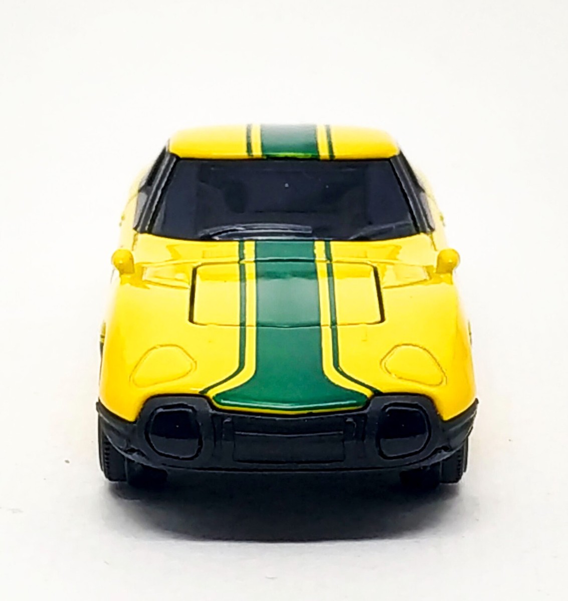 Majorette Toyota 2000GT Vintage Racing no.33 Yellow - 1:56 (3