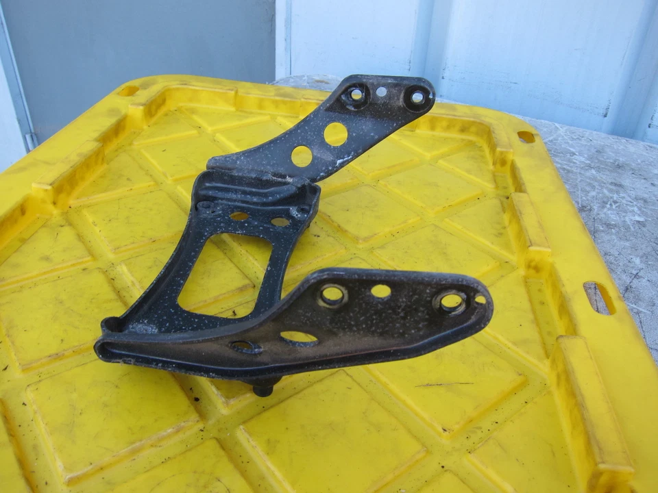 SOPORTE TANQUE GASOLINA DELANTERO HONDA ST1100 OEM MONTAJE Foto 3 de 4