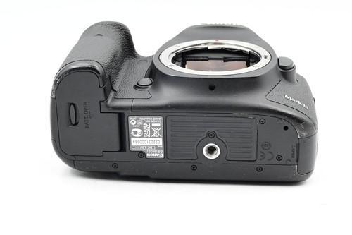 Canon EOS 5D Mark III 22.3MP Digital SLR Camera Body #869 - Picture 7 of 8