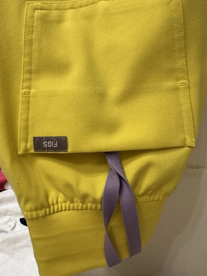 Figs Zamora Jogger XS-P amarillo de seguridad 💛 color raro Foto 3 de 4