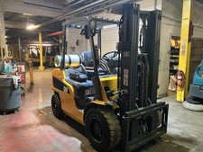 CAT 6000 LB Gabelstapler 2021 Pneumatisch - close-up view