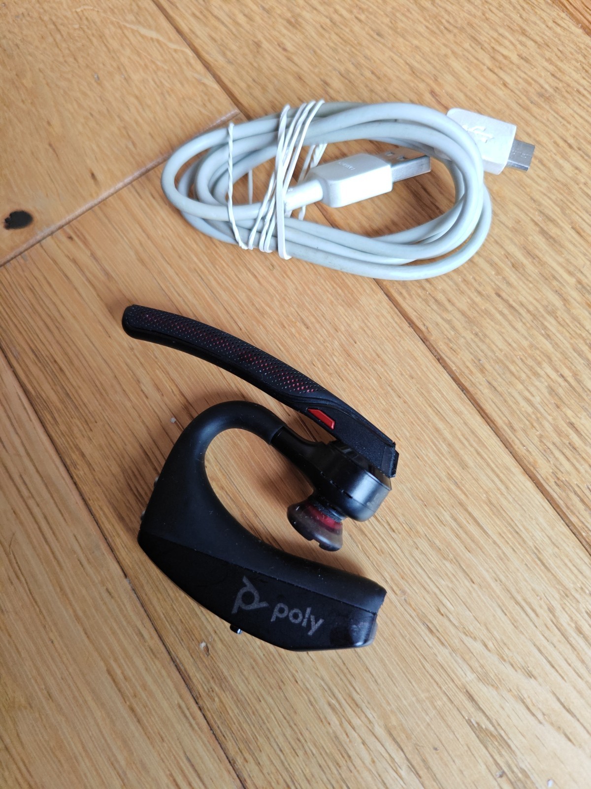 Plantronics Poly Voyager 5200 wireless headset Bluetooth mono single-ear mic