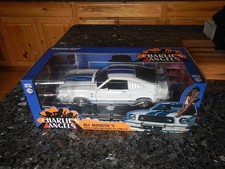 1976 Mustang II White w Blue Cobra II CHARLIE'S ANGELS 1:18 GreenLight 12880