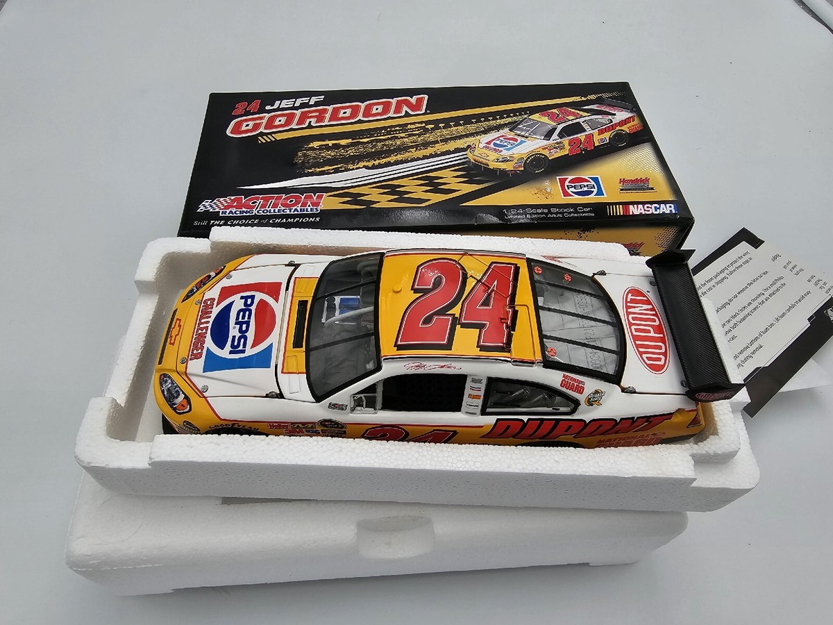 JEFF GORDON DUPONT COT WING CAR 2009 ACTION 1/24