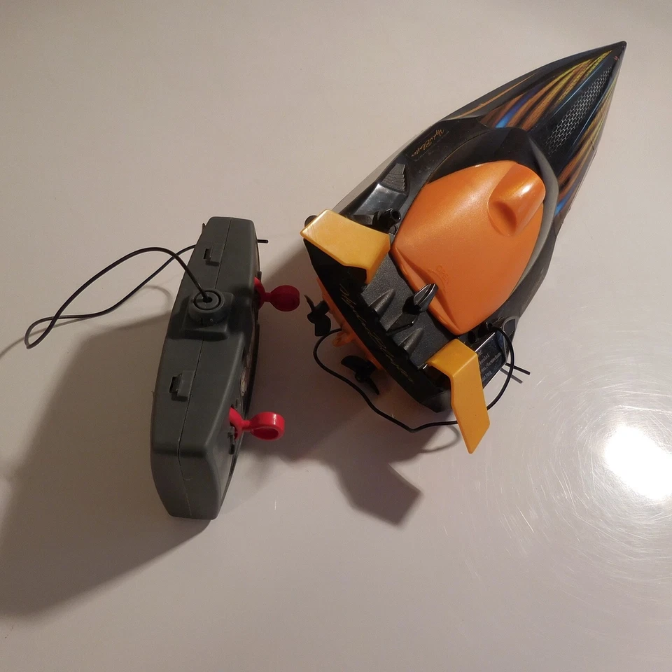 81322 HYDRO BLASTER MAY CHEONG Remote Control MAISTO Offshore Racing Boat N4539 - Image 2 of 4
