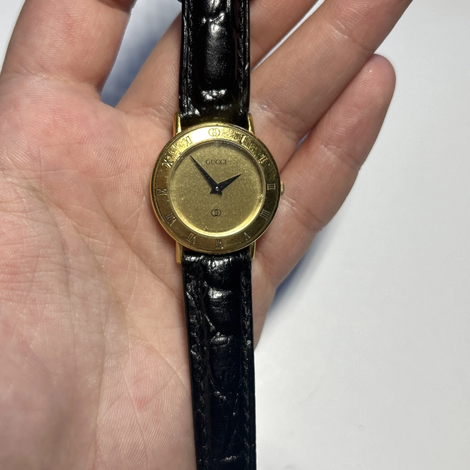 Montre femme de collection GUCCI 3000L à quartz 