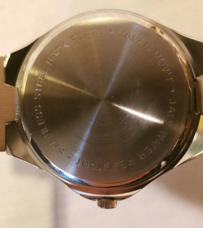 Reloj Hombre Fecha Acero Inoxidable Cromo 39mm.  Nunca usado, viene con estuche Foto 2 de 2