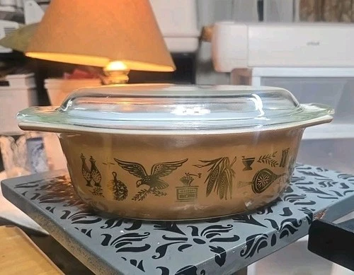 Vintage Pyrex Early American 1.5 QT Oval Brown Glass Casserole with Lid USA