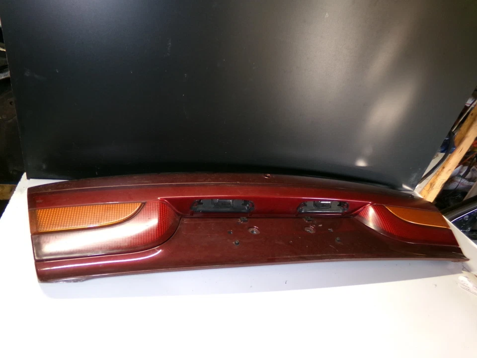 Panel de luz trasera central trasera 21112454 2002 Saturn SL2 S sedán 00-02 Foto 4 de 4