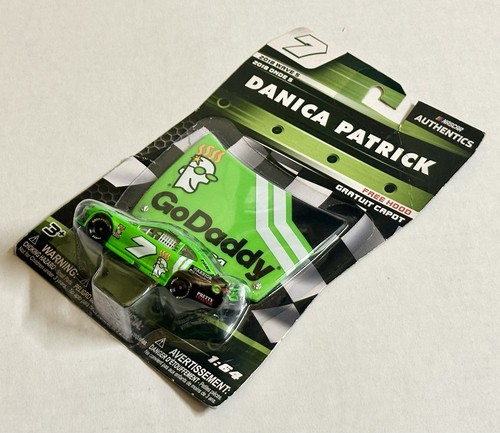 Lionel 2018 NASCAR #7 Danica Patrick Chevy Camaro ZL-1 Go Daddy 1:64 - Free Hood - Bild 3 von 4