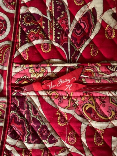 EUC Vera Bradley Red Paisley Crossbody 11 X 11 X 2 Adj. Strap - Picture 3 of 7