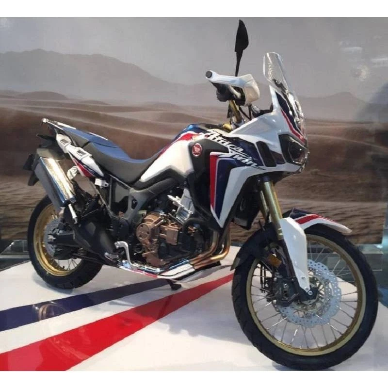 Modello Tamiya 1/6 Honda Africa Twin CRF1000L: Modello Premium Con Sospensioni - Immagine 2 di 4