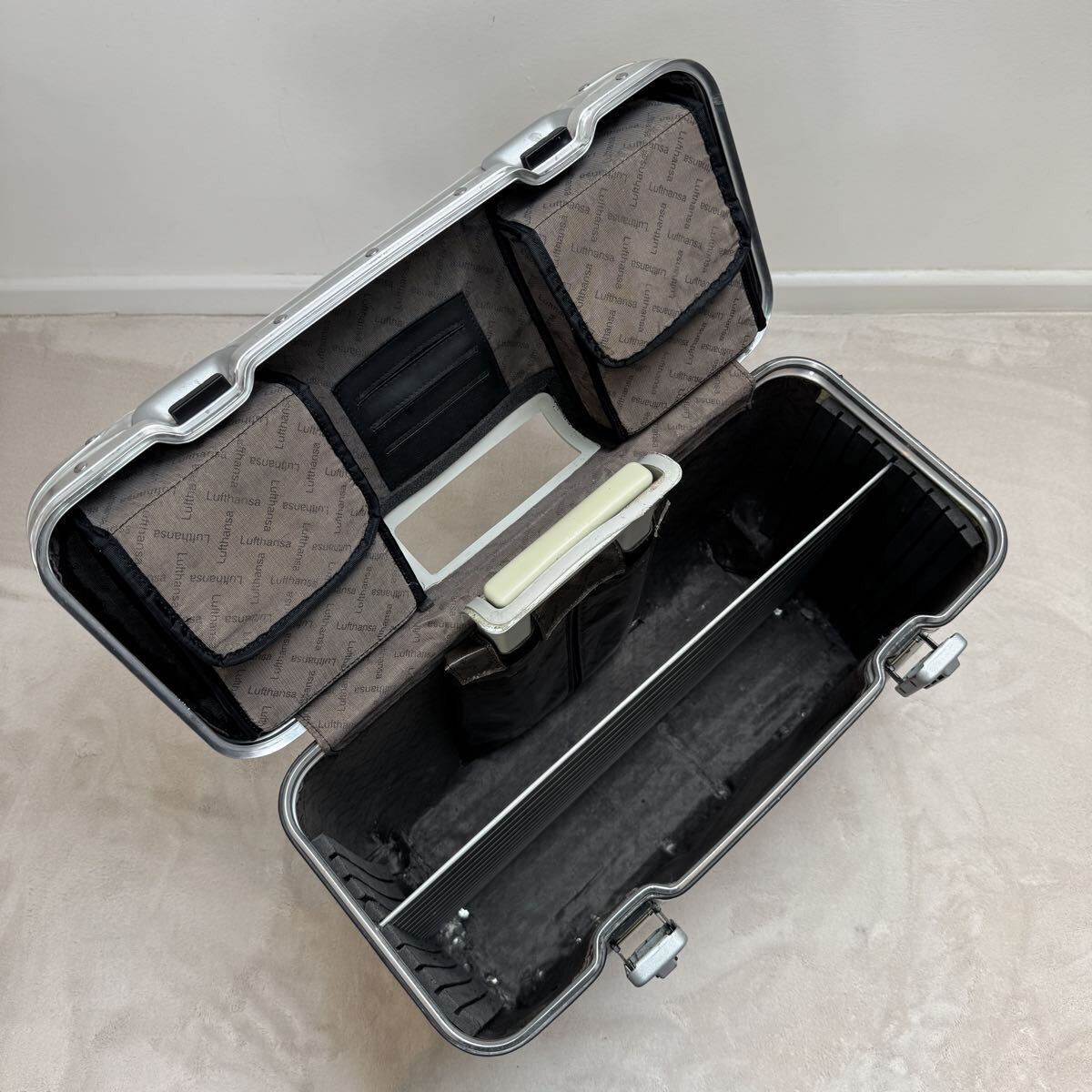 Rimowa Lufthansa Topas Pilot Trolley 29L Silver 2 wheels Carry