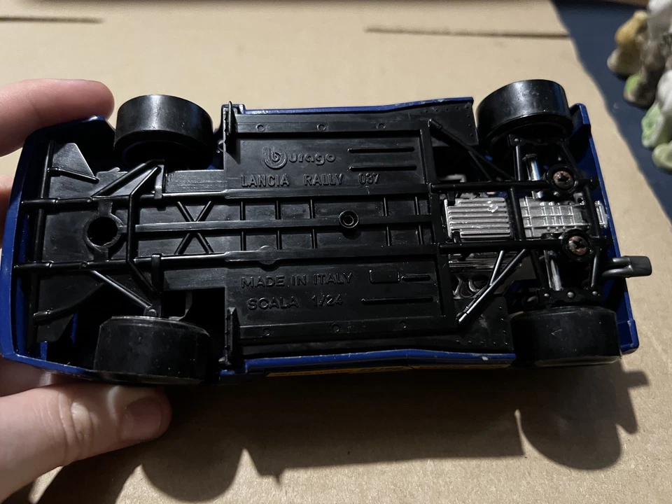 Burago 1:24 Lancia Rally 037 “Olio Fiat” raro modelo retro vintage coche de carreras   Foto 4 de 4