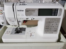 Brother SE425 Computerized Sewing and Embroidery Machine With Case.