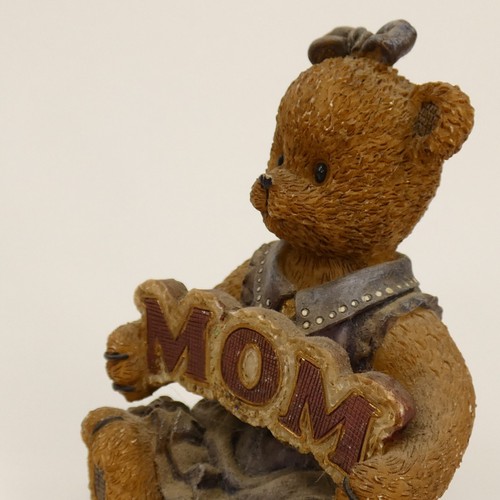 Brown 3" Sitting Girl Bear holding a MOM Sign Resen Figurine LDJW1 - Picture 16 of 17
