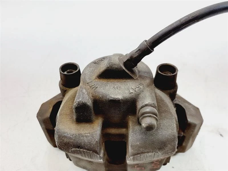 2005 年马自达 Tribute 前驱动左制动卡钳 EFY5-33-71XB — 第 4/4 张图片